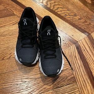 OC Running shoes